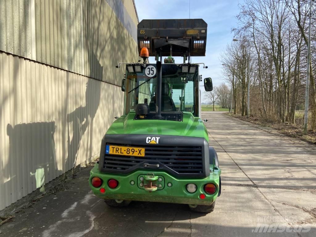 CAT 906M Gumikerekes homlokrakodók