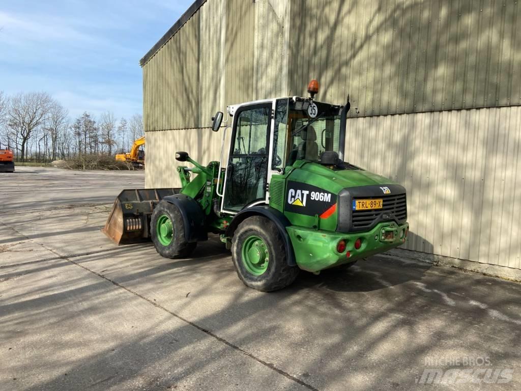 CAT 906M Gumikerekes homlokrakodók