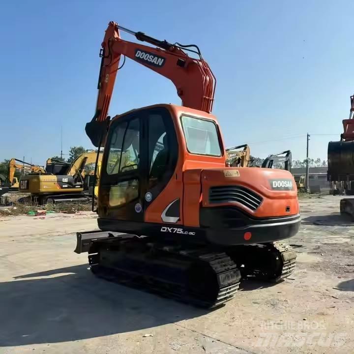 Doosan DX75-9C Közepes (midi) kotrók 7 t - 12 t