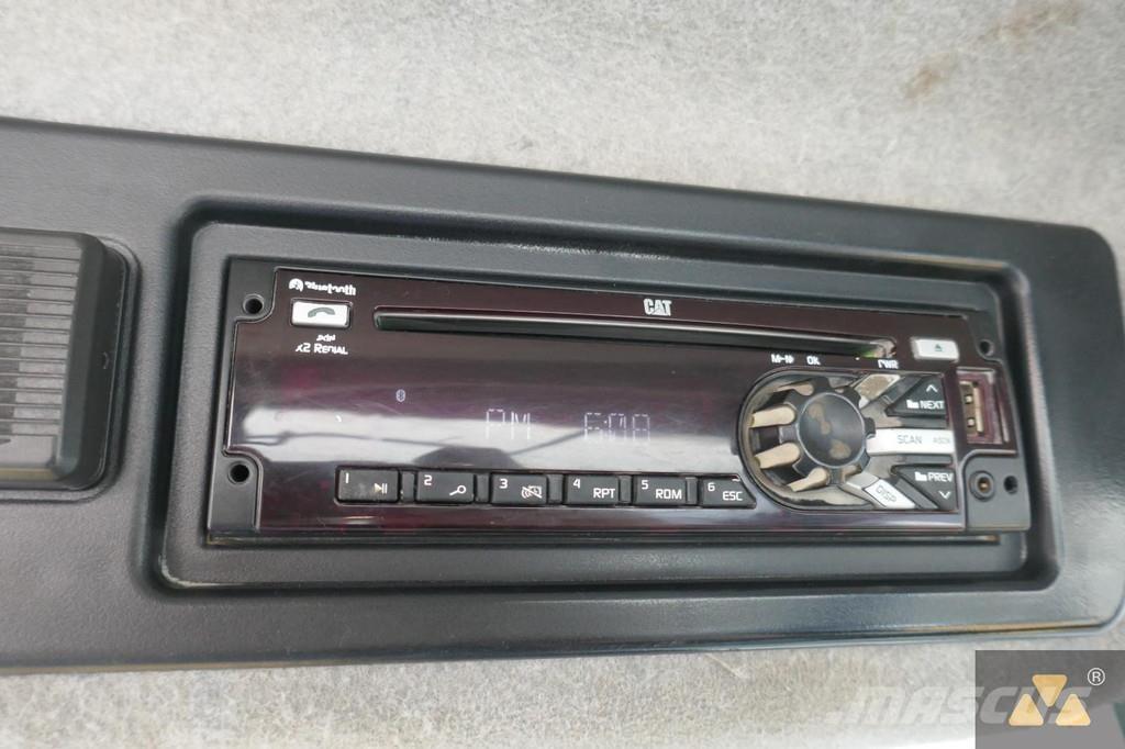 CAT 980M Gumikerekes homlokrakodók