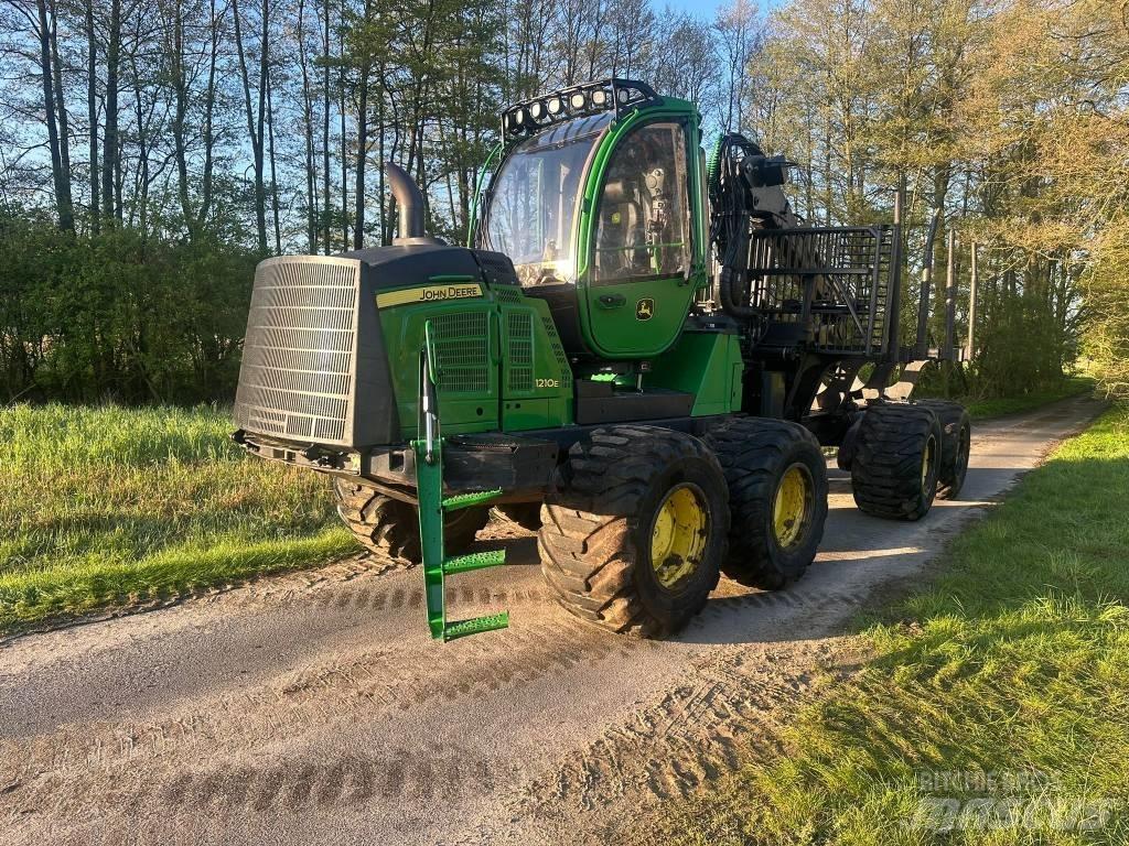 John Deere 1210 E Kihordók