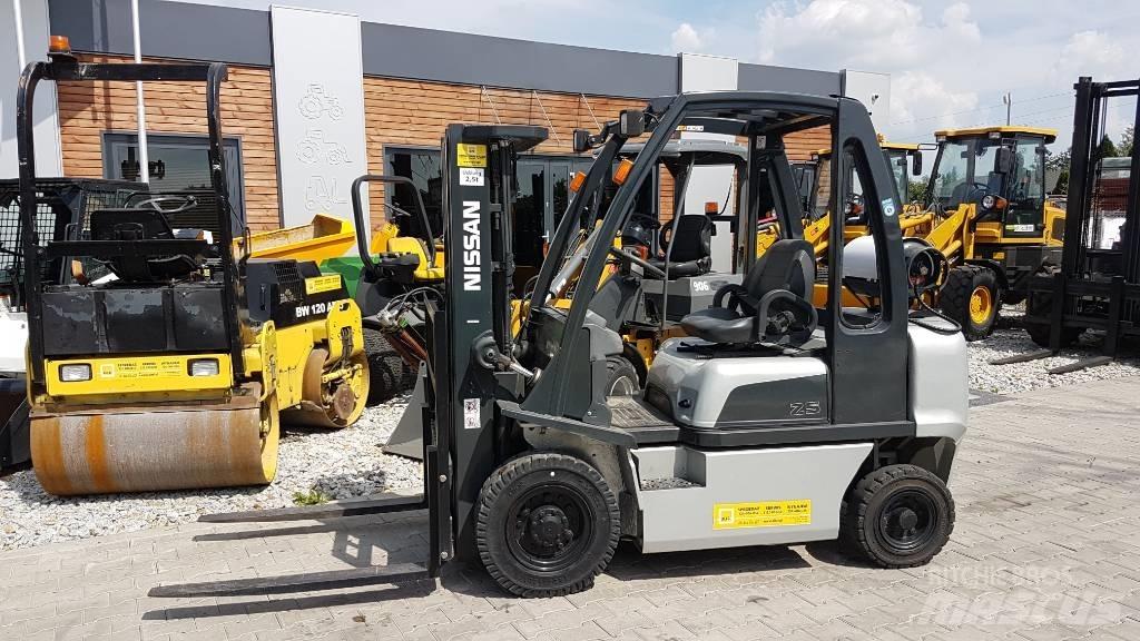 Nissan U1D2A25LQ Gázüzemű targoncák