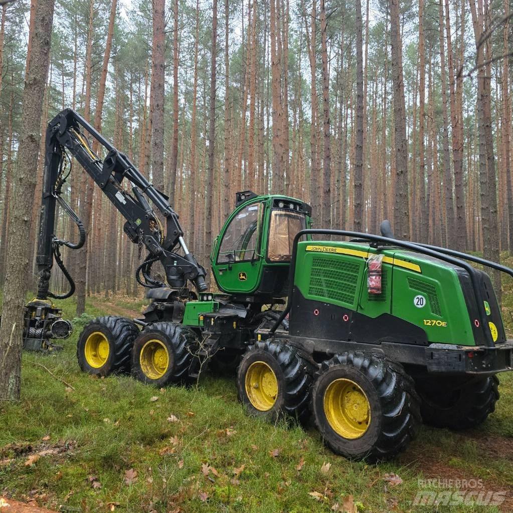 John Deere 1270E Betakarítók