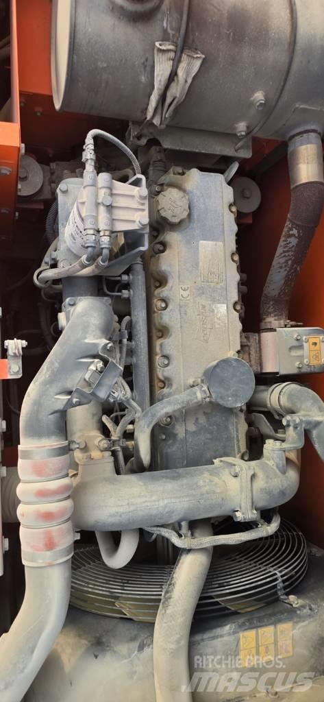 Doosan DX 210 W Gumikerekes kotrók
