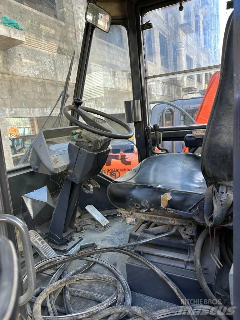 Komatsu WA 320 Gumikerekes homlokrakodók