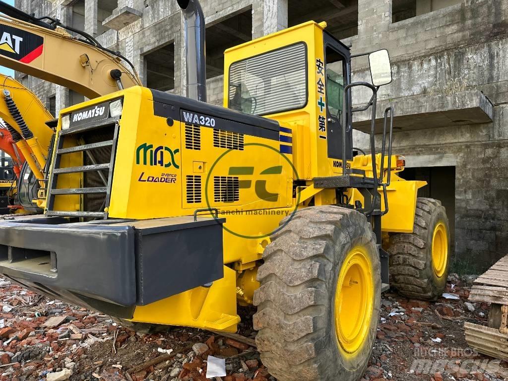 Komatsu WA 320 Gumikerekes homlokrakodók