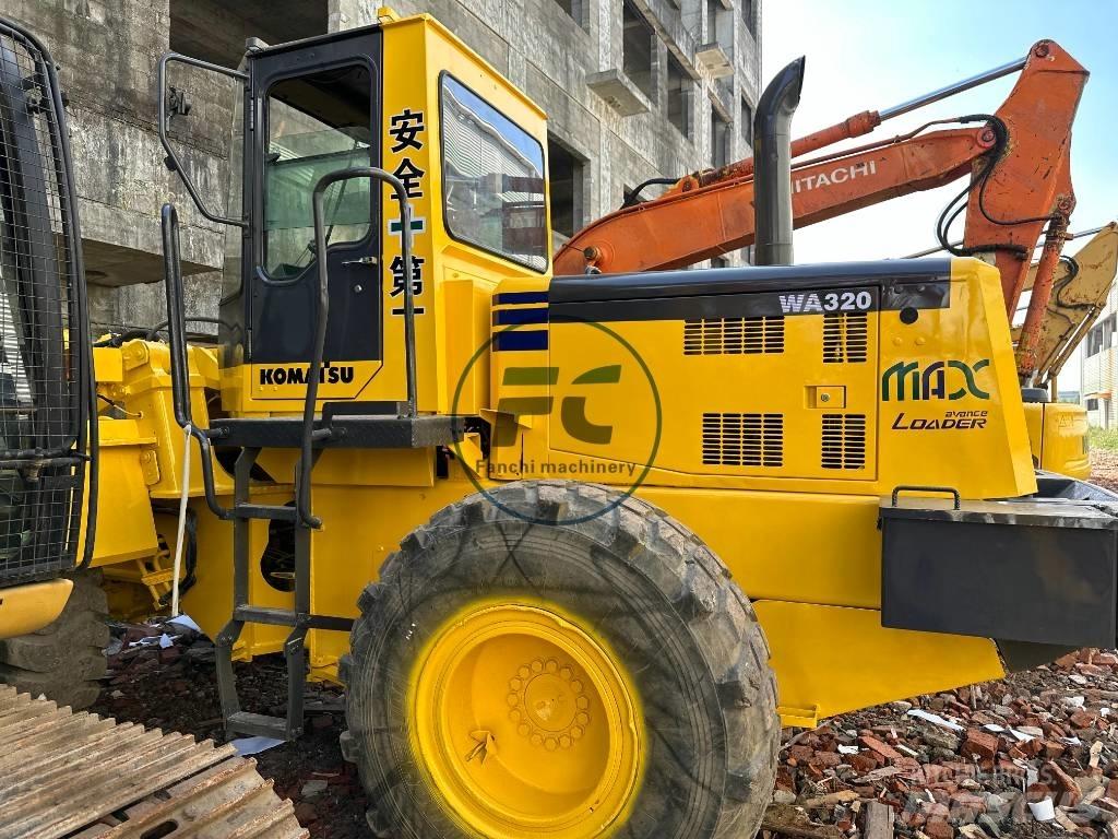 Komatsu WA 320 Gumikerekes homlokrakodók