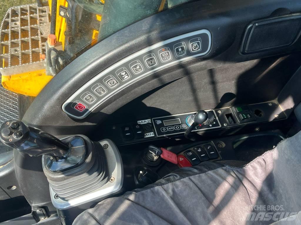 JCB JS 145 W Gumikerekes kotrók