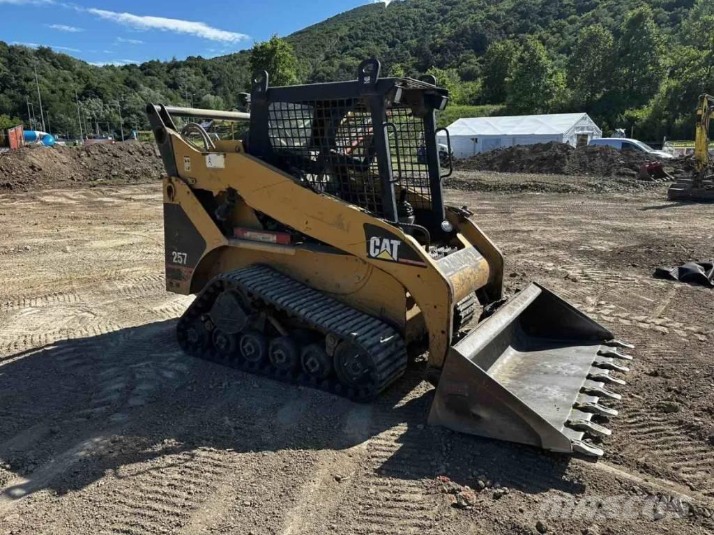 CAT 257 Lánctalpas homlokrakodók