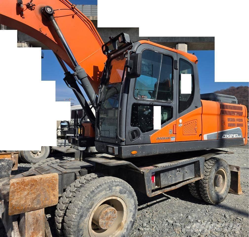 Doosan DX 210 W-5 Gumikerekes kotrók