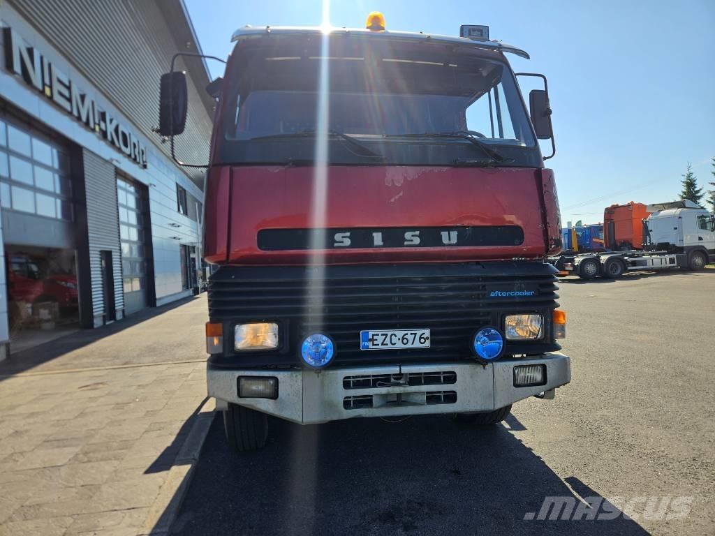 Sisu SM300 8X2 erdészeti gépszállító teherautók