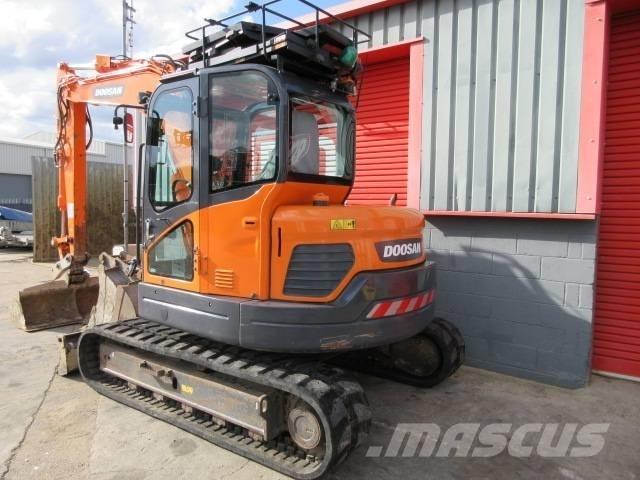 Doosan DX 85 R-3 Közepes (midi) kotrók 7 t - 12 t