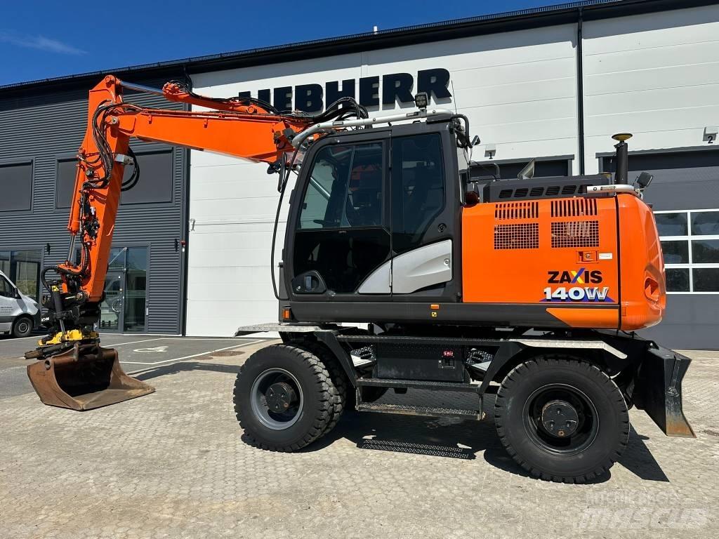 Hitachi ZX 140 W-6 Gumikerekes kotrók