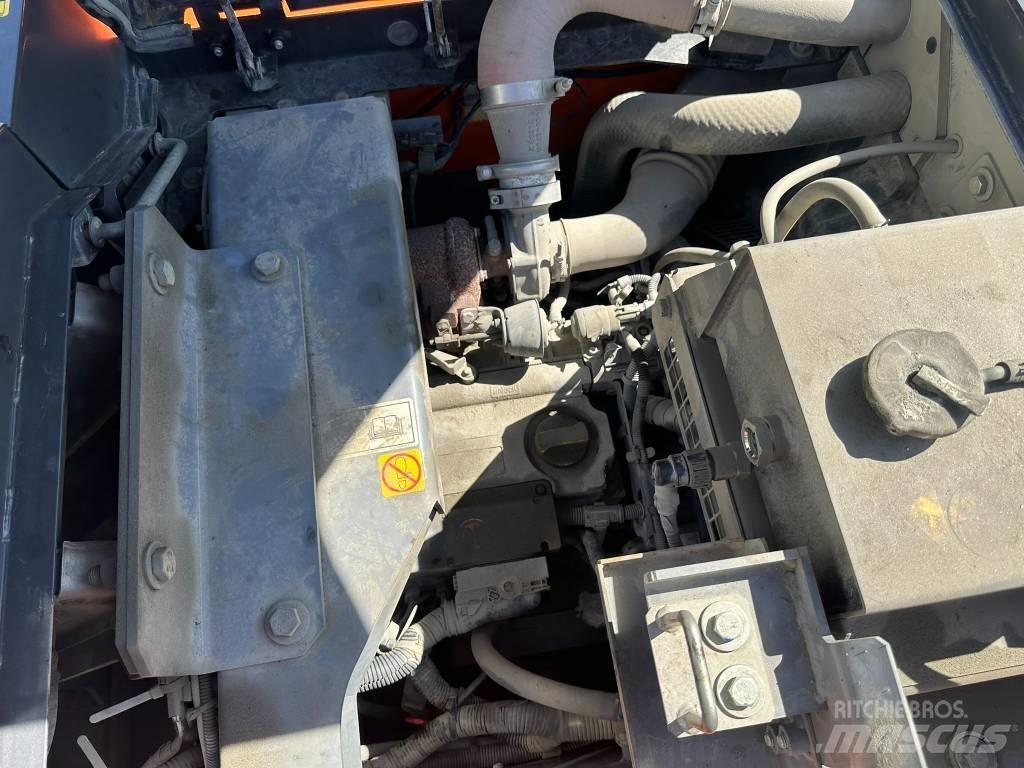 Hitachi ZX 140 W-6 Gumikerekes kotrók