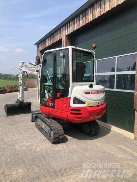 Takeuchi TB230 Mini kotrók < 7t