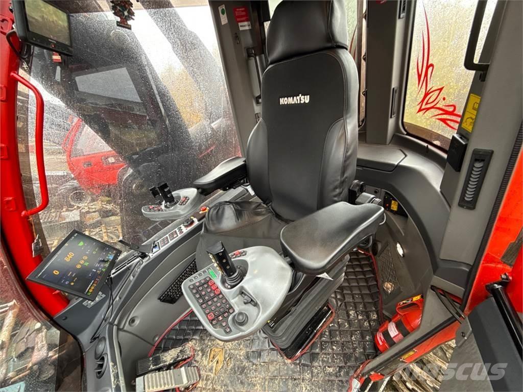 Komatsu 951 Betakarítók