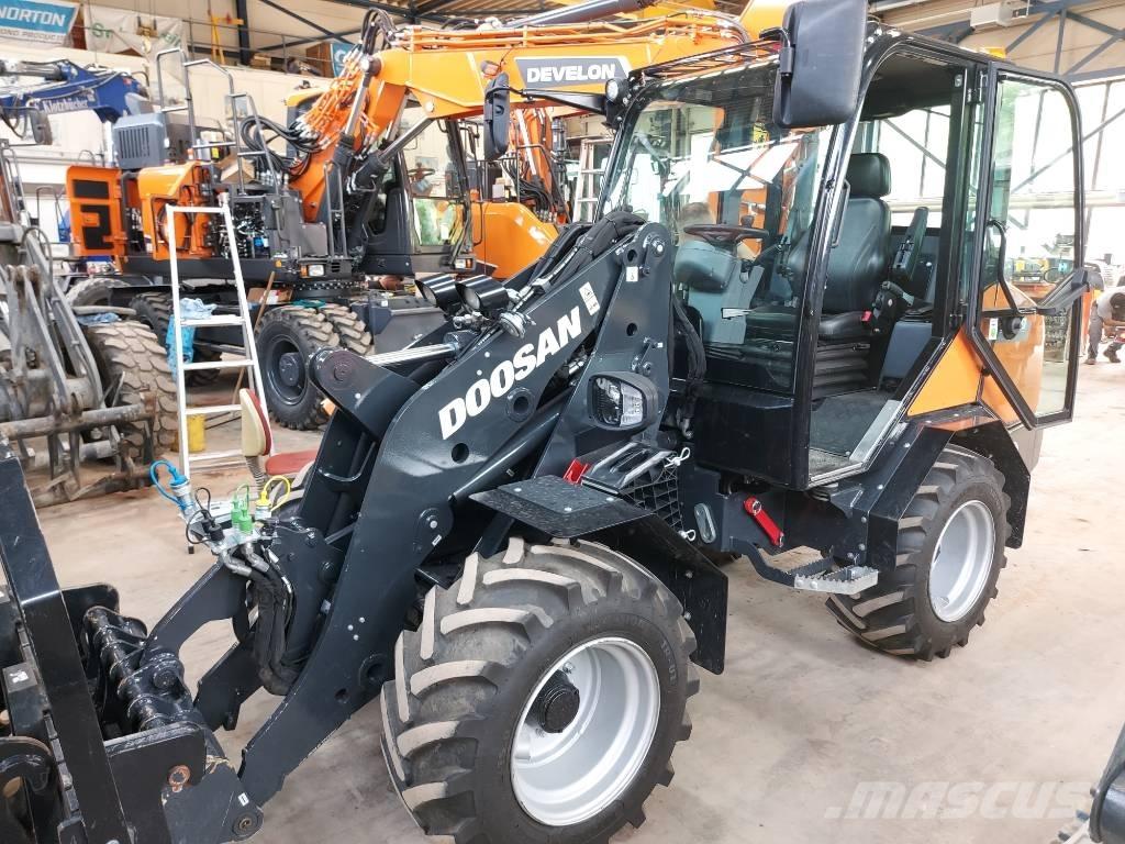 Develon DL 60-7 Gumikerekes homlokrakodók