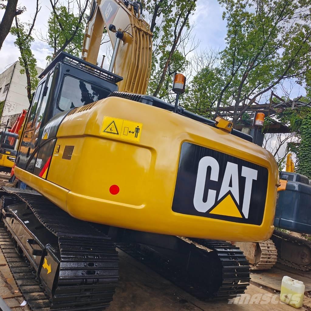 CAT 320 D2 Lánctalpas kotrók