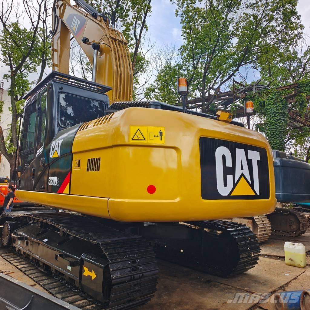 CAT 320 D2 Lánctalpas kotrók