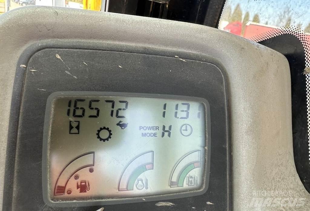 JCB JS145W Gumikerekes kotrók