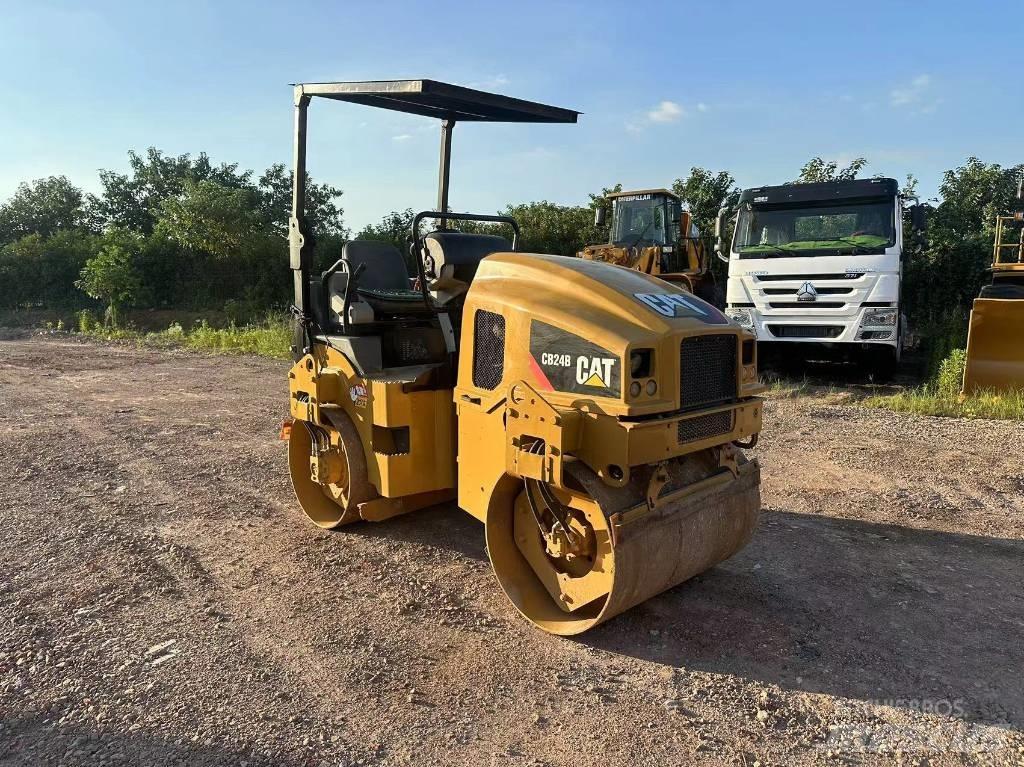 CAT CB 24 B Ikerdobos hengerek