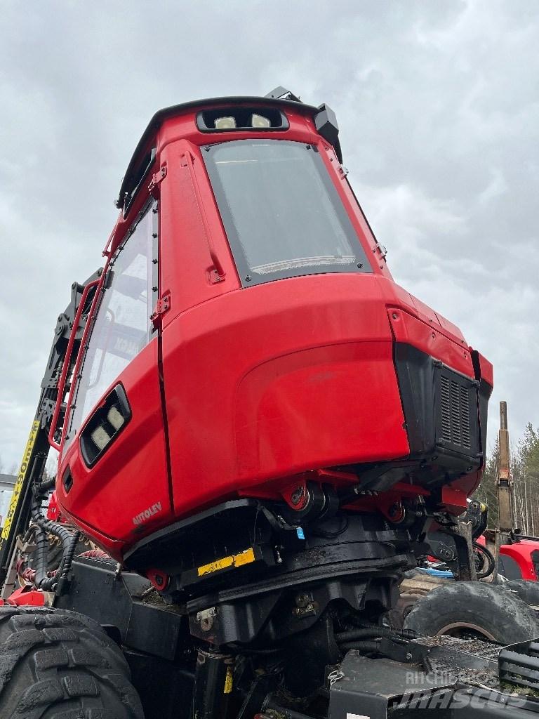 Komatsu 911 Betakarítók