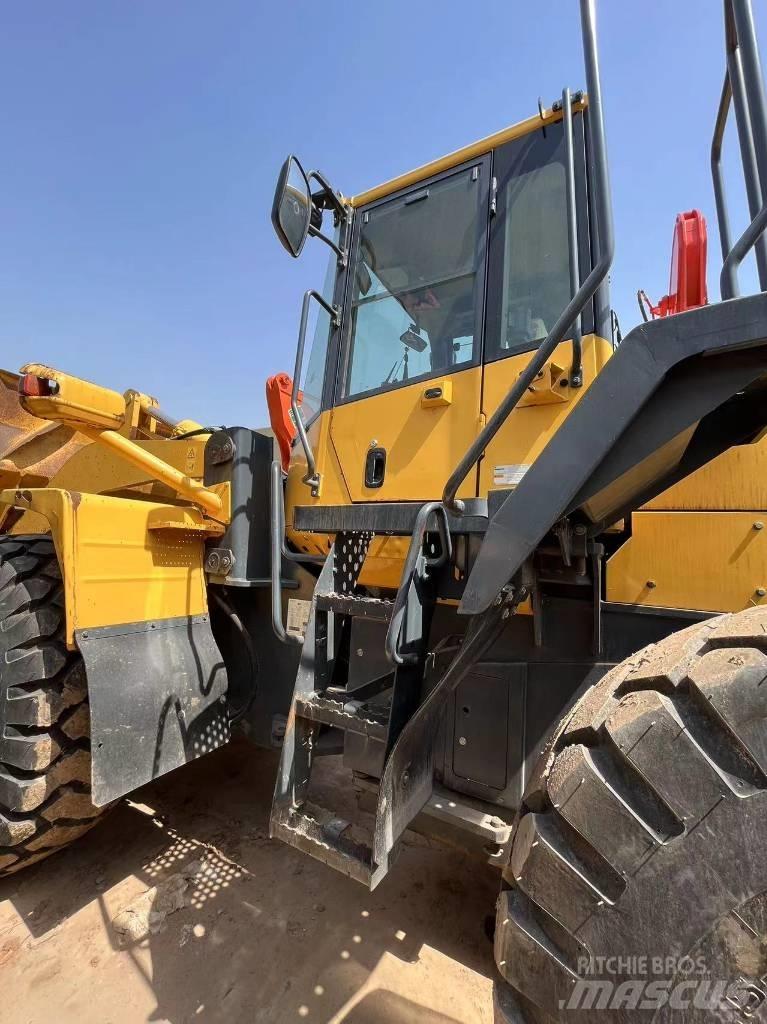 Komatsu WA 380 Gumikerekes homlokrakodók