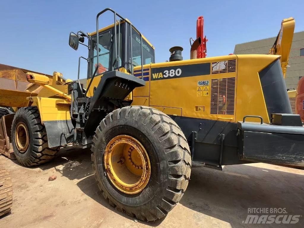 Komatsu WA 380 Gumikerekes homlokrakodók