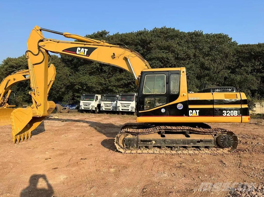 CAT 320B Lánctalpas kotrók