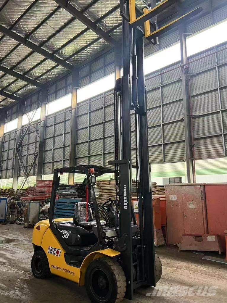 Komatsu FD 30 T-17 Dízel targoncák