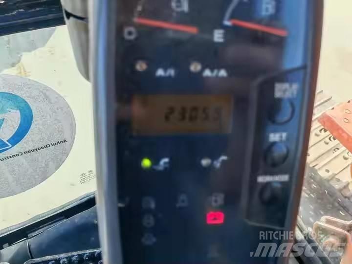 Hitachi ZX135 Lánctalpas kotrók