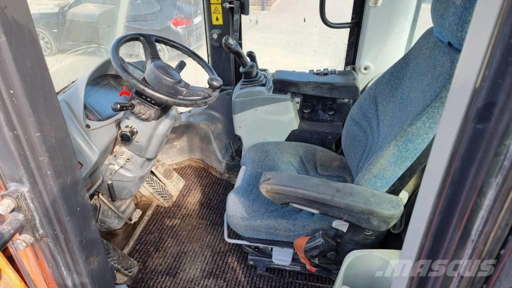 Hitachi ZW 220-6 Gumikerekes homlokrakodók