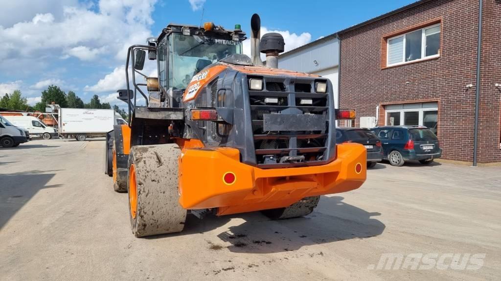 Hitachi ZW 220-6 Gumikerekes homlokrakodók
