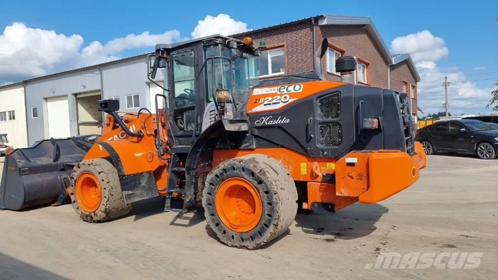 Hitachi ZW 220-6 Gumikerekes homlokrakodók