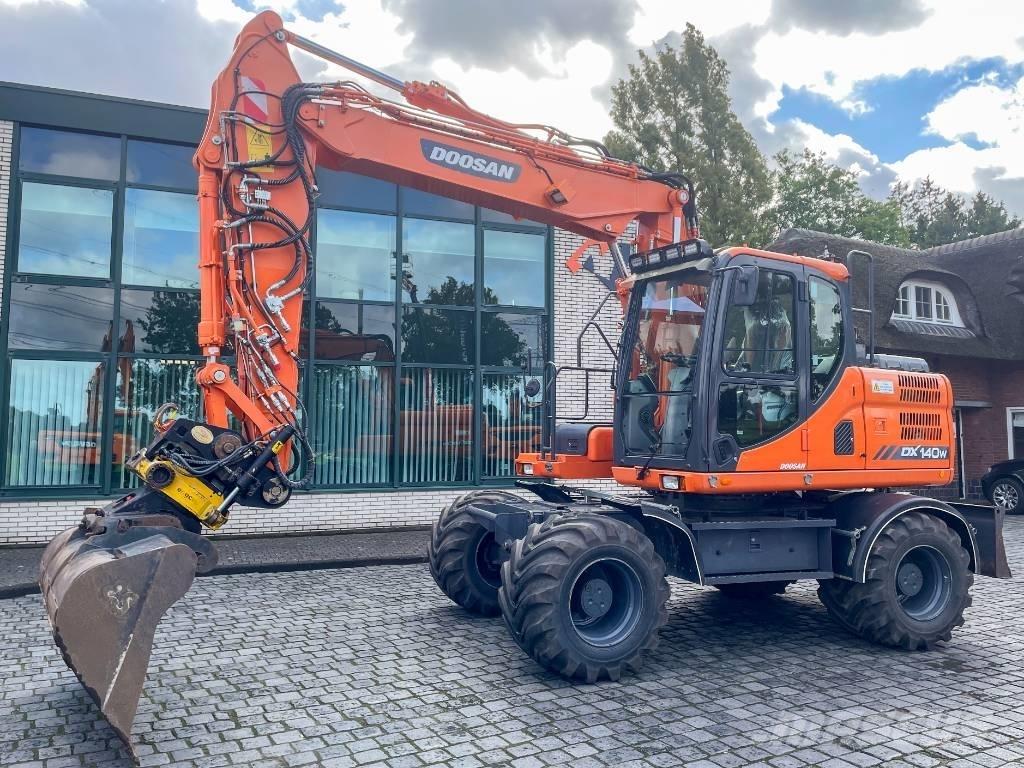 Doosan DX 140 W-3 Gumikerekes kotrók