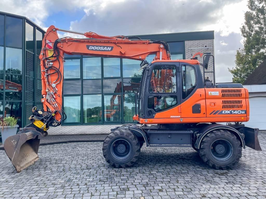Doosan DX 140 W-3 Gumikerekes kotrók