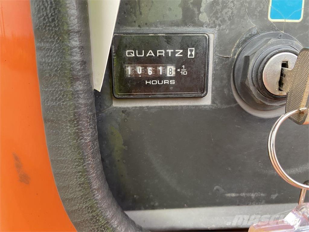 JLG 450AJ Karos emelők