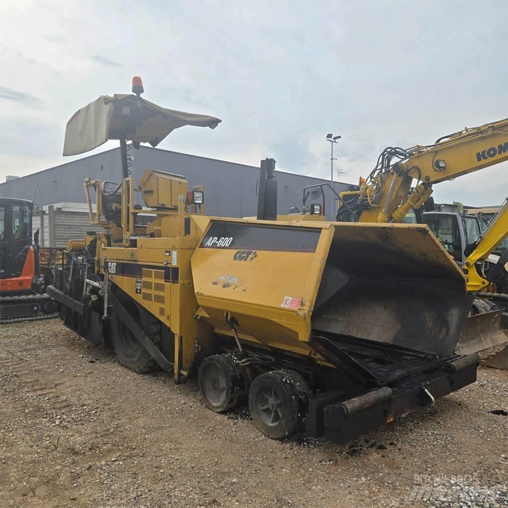CAT AP 600 Aszfalt terítõ gépek