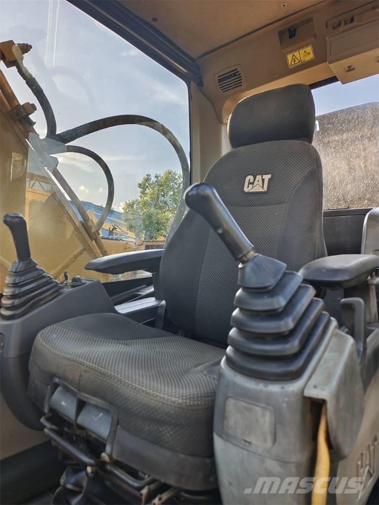 CAT 320 D Lánctalpas kotrók