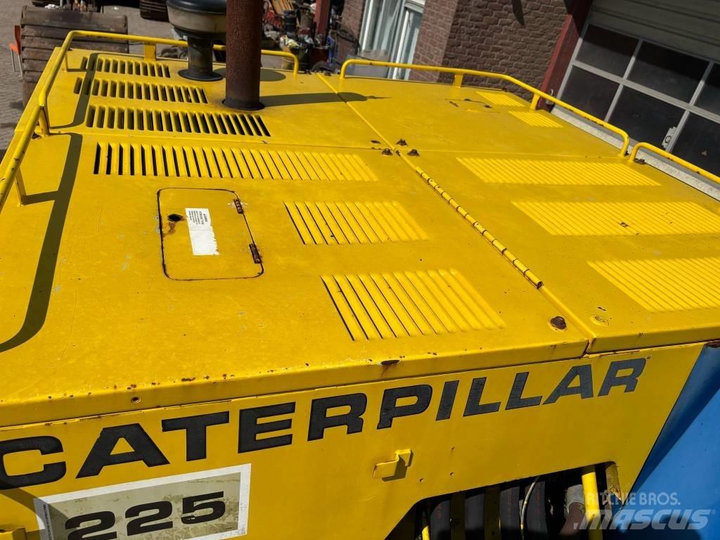 CAT 225 Lánctalpas kotrók