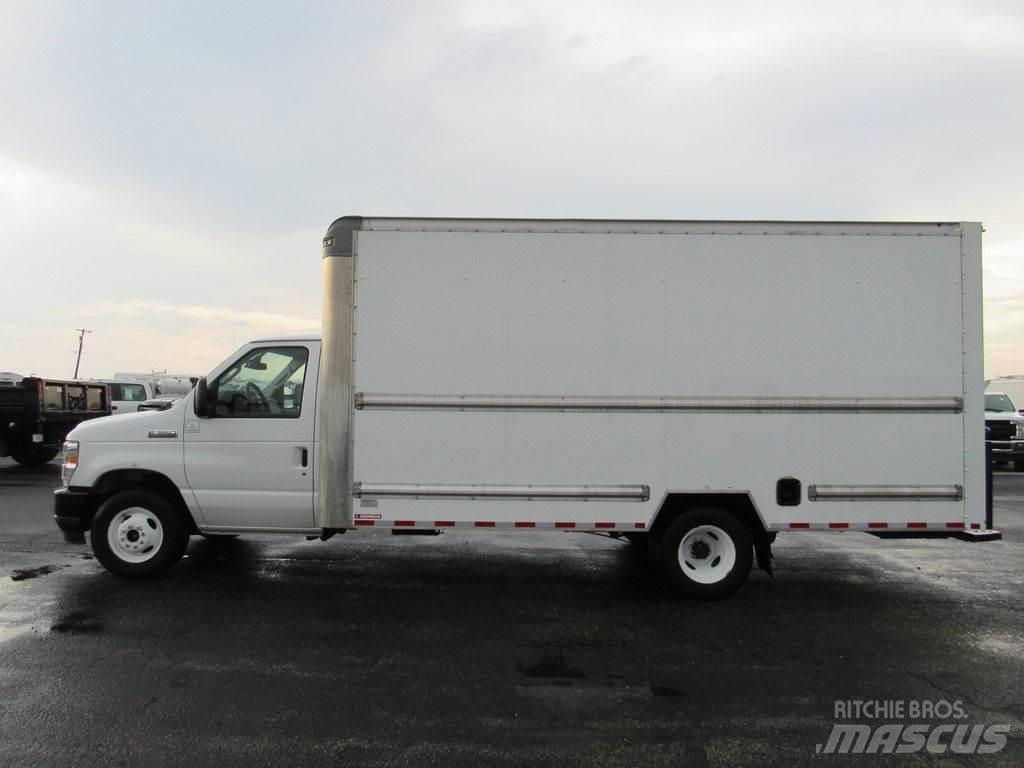 Ford E-350 Dobozos teherautók