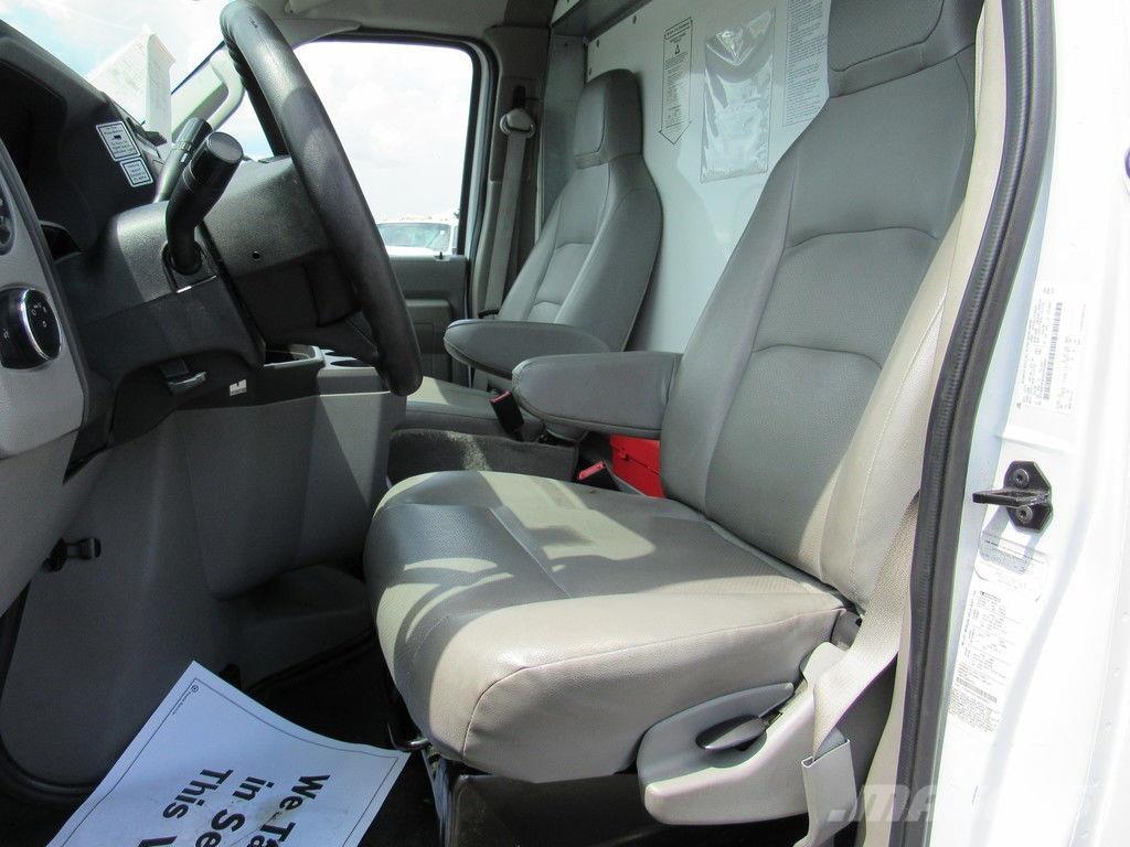 Ford E-350 Dobozos teherautók
