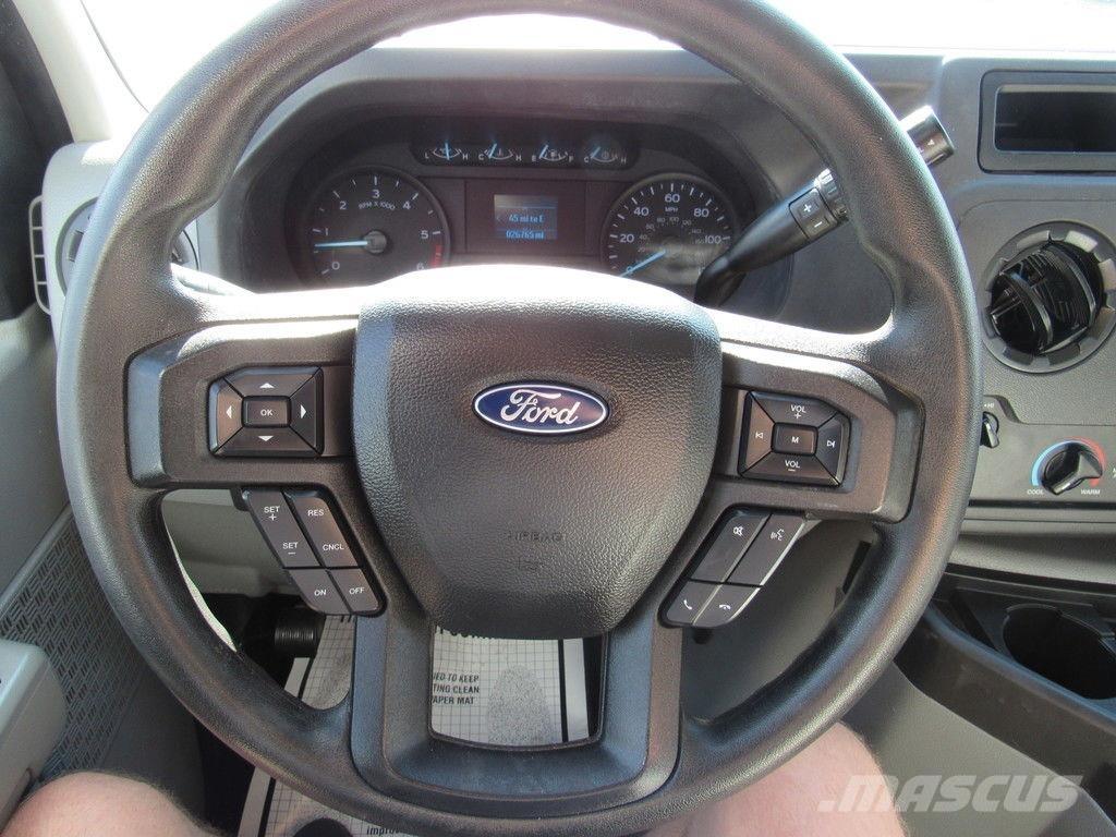 Ford E-450 Dobozos teherautók