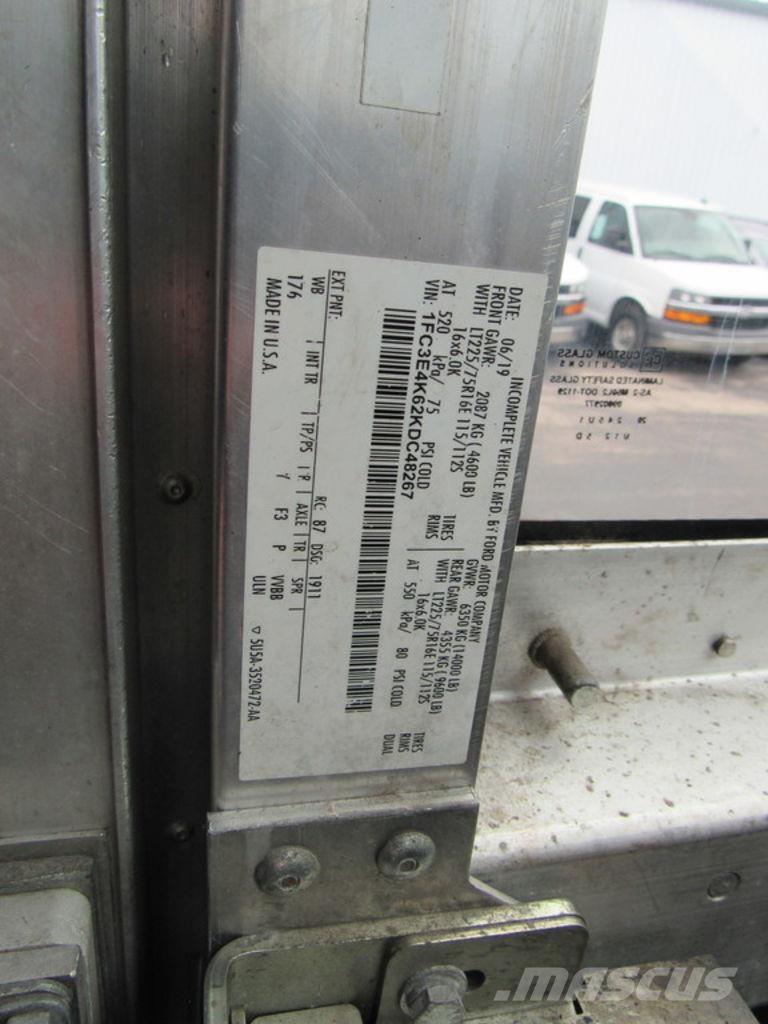 Ford E-450 Dobozos teherautók