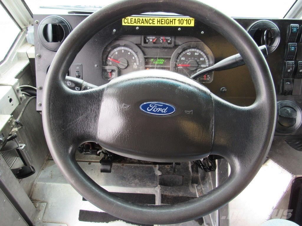 Ford E-450 Dobozos teherautók