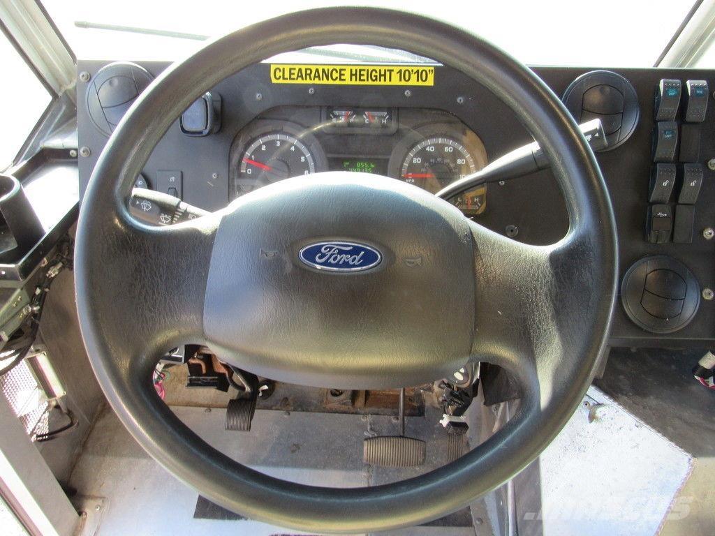 Ford E-450 Dobozos teherautók