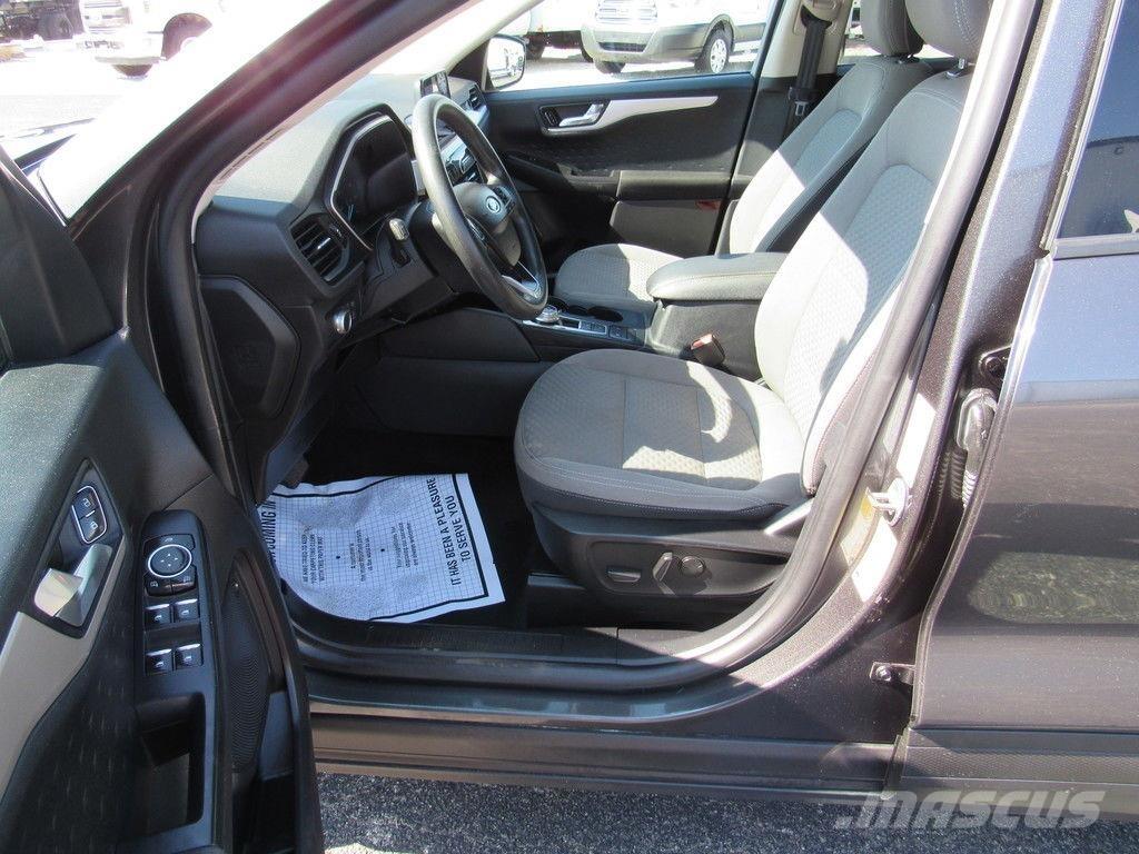 Ford Escape SE Kistehergépjárművek