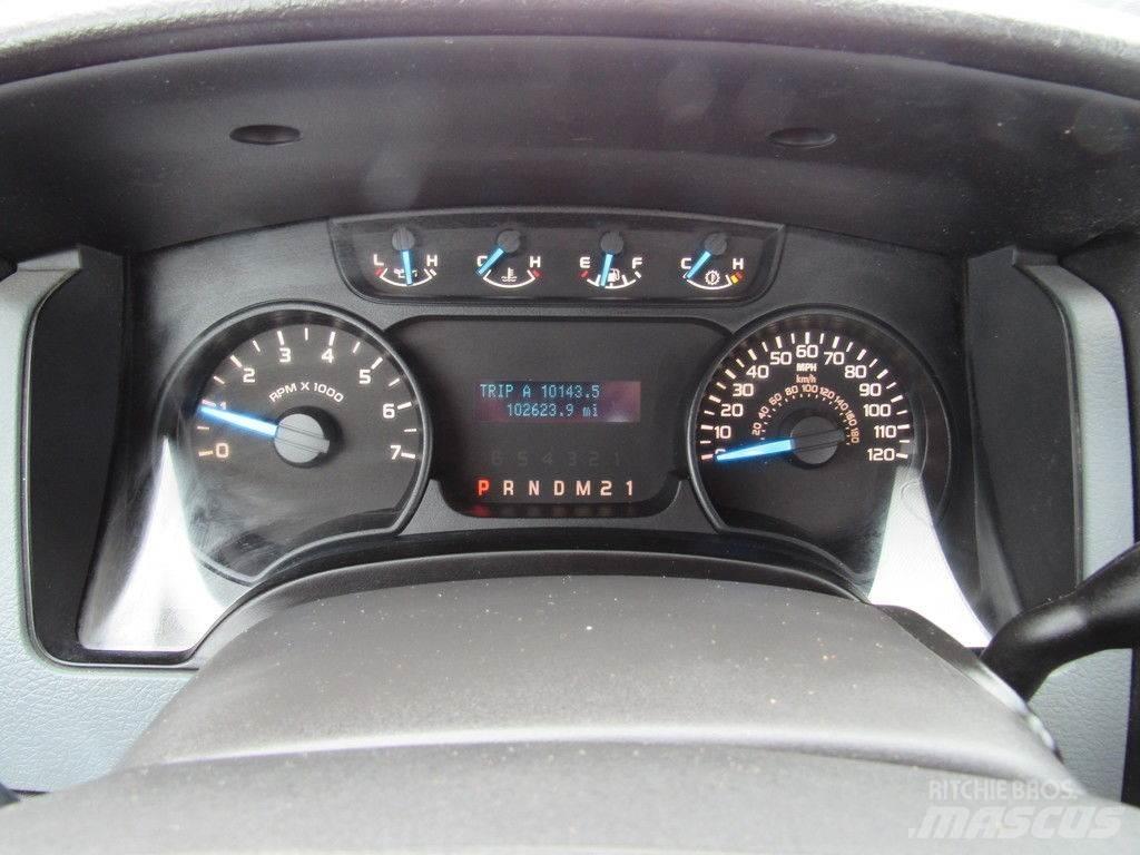 Ford F-150 Kis teherszállító/Platós kocsi