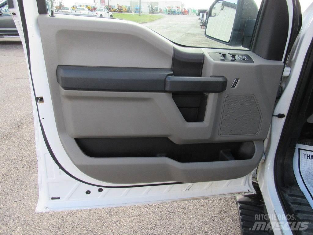 Ford F-150 Kis teherszállító/Platós kocsi
