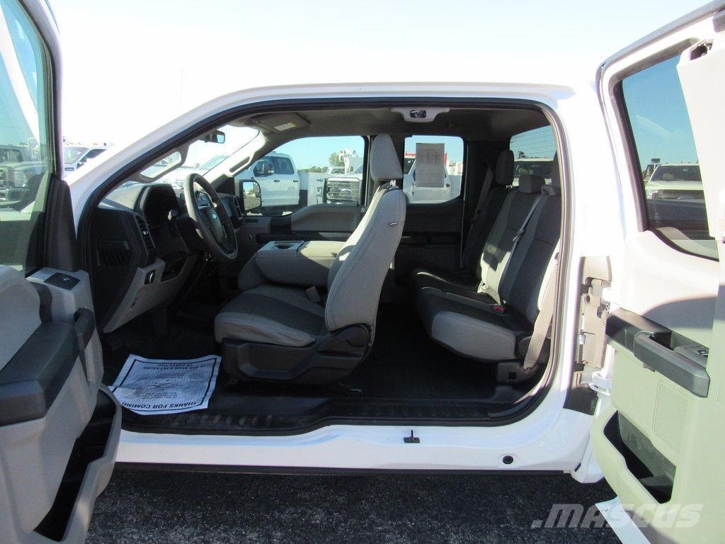 Ford F-150 Kis teherszállító/Platós kocsi